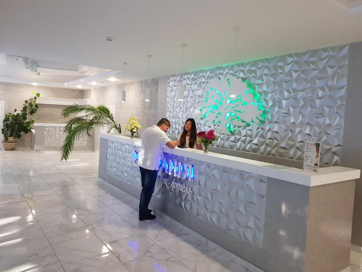 Sanatoriy-Hotel Feofaniya Kyiv Exterior photo